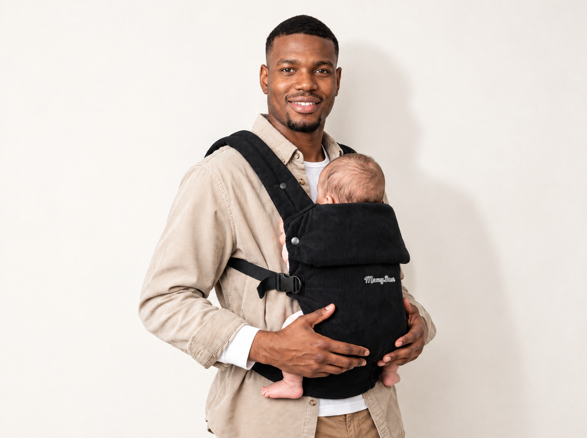 Porte-bébé Pure Velvet noir vu de profil
