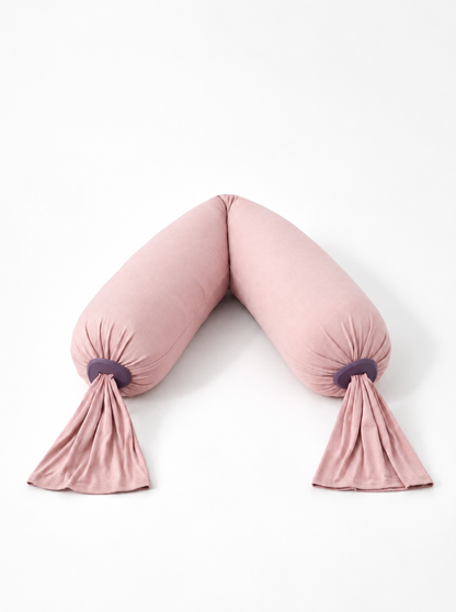 Coussin de grossesse & d'allaitement rose sur fond blanc
